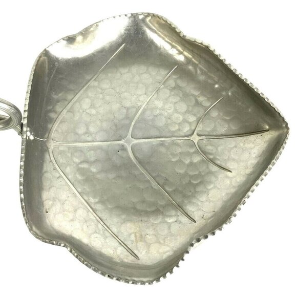 Buenilum Hammered Aluminum Grape Leaf Tray With Twisted Vine Handle Vintage - Picture 2 of 7